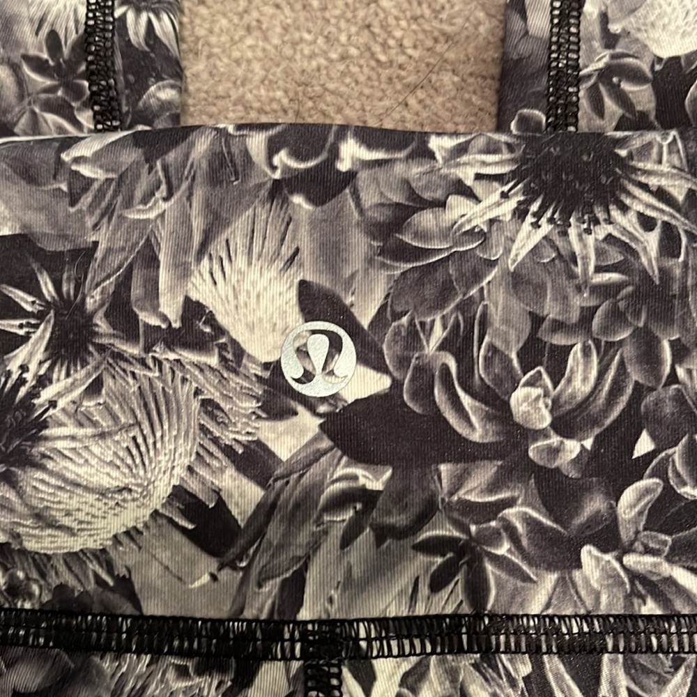 🐿️ Floral LuluLemon Leggings - Picture 6 of 7
